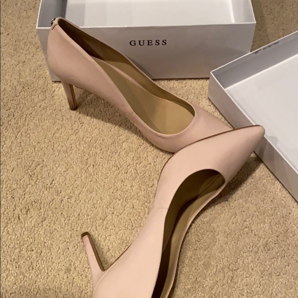Guess Women’s Bennie Dress Pump